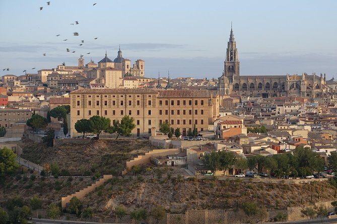 From Madrid: Segovia & Toledo with Alcazar and Cathedral - Group Size and Hearing the Guide: What to Expect When It’s Busy