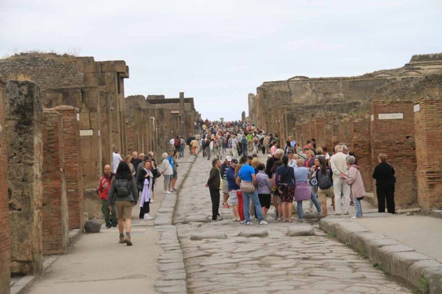 From Naples: Herculaneum, Mount Vesuvius & Pompeii Day Trip - Pompeii on your own: walking the streets in time
