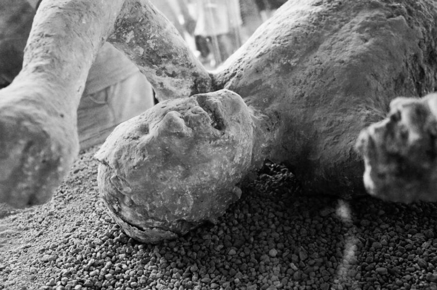 From Naples: Herculaneum, Vesuvius, and Pompeii Trip - Vesuvius stop: 1,000 meters, free time to the crater, and what to expect