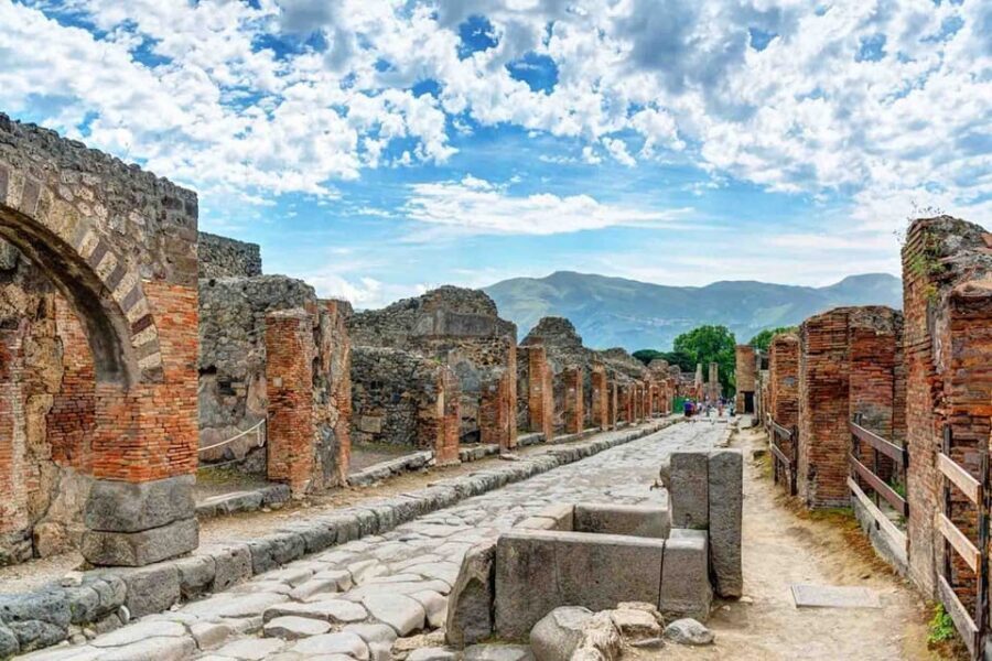 From Naples or Pompeii: Pompeii Skip-the-Line Entry and Tour - Where the Tour Starts and How the Naples Pickup Works