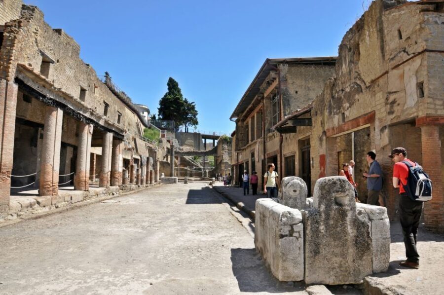 From Naples: Pompeii and Herculaneum VIP Tour with Lunch - Herculaneum: Frescoes, Doorways, and Why It Feels More Intact