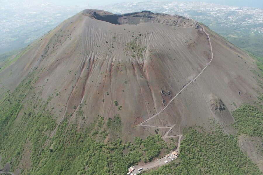 From Naples: Pompeii and Vesuvius Full-Day Tour with Lunch - From Naples pickup to Pompeii: how the day starts