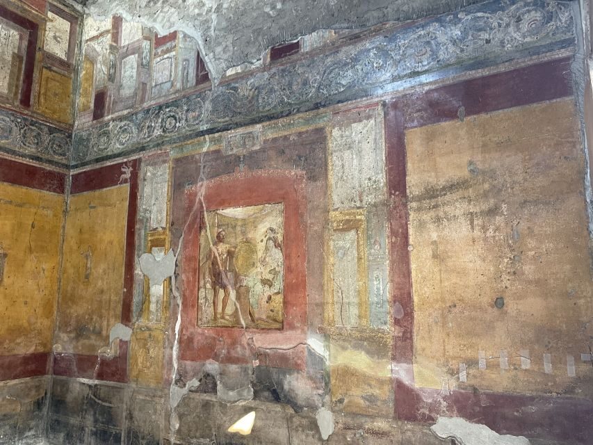 From Naples: Pompeii Guided Tour with Skip-the-Line Tickets - Seeing daily life: bakery clues and neighborhood housing blocks