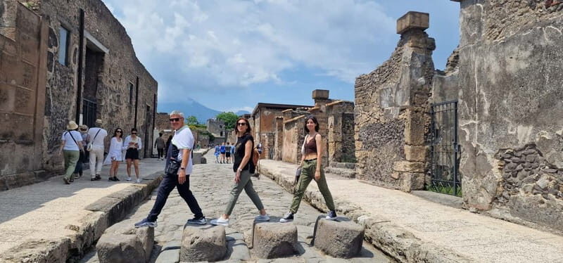 From Naples: Pompeii Private Tour with Transfer and Guide - Temples, villas, and the town frozen under ash