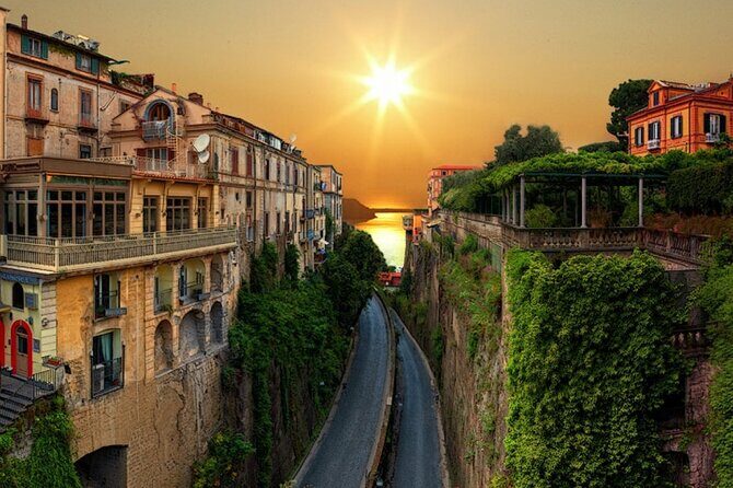 From Naples: Tour of the Amalfi Coast, Sorrento, and Pompeii - Positano in one hour: what you can realistically do