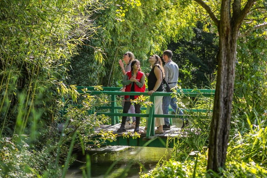 From Paris: Day Trip to Giverny & Versailles with Lunch - The included lunch: filling, simple, and sometimes a wild card