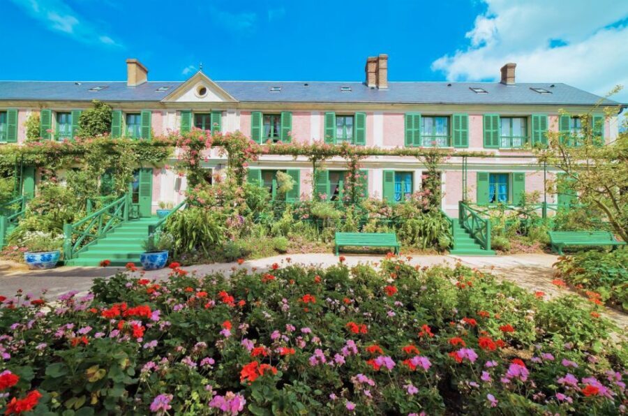 From Paris: Day Trip to Giverny & Versailles with Lunch - Skip-the-ticket line and audio guide reality checks