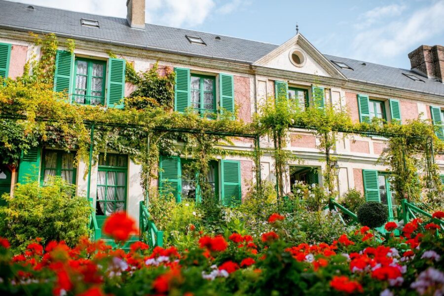 From Paris: Giverny and Versailles Palace Guided Day Trip - How the day starts in Paris (and why the meeting point matters)