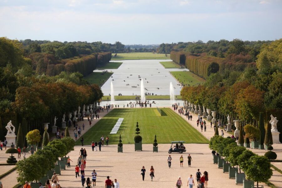 From Paris: Giverny and Versailles Palace Guided Day Trip - Giverny free time: lunch and village wandering, not just ticket time