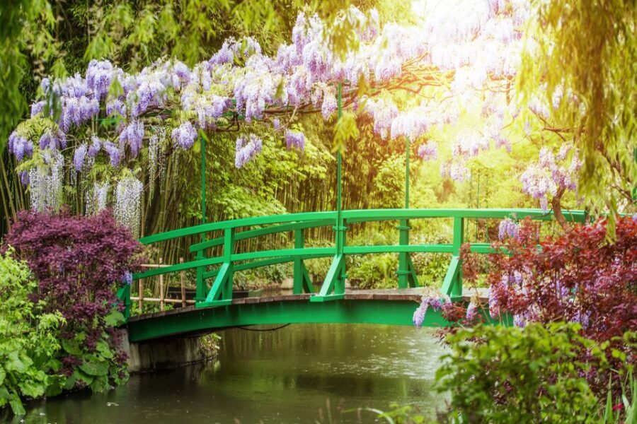 From Paris: Giverny and Versailles Palace Guided Day Trip - Versailles gardens time: where the day breathes (and what might change)