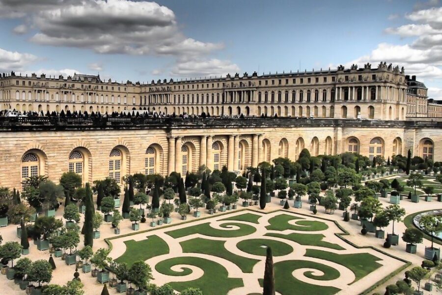 From Paris: Giverny and Versailles Private Full-Day Trip - From Paris to Versailles in an Air-Conditioned Minivan