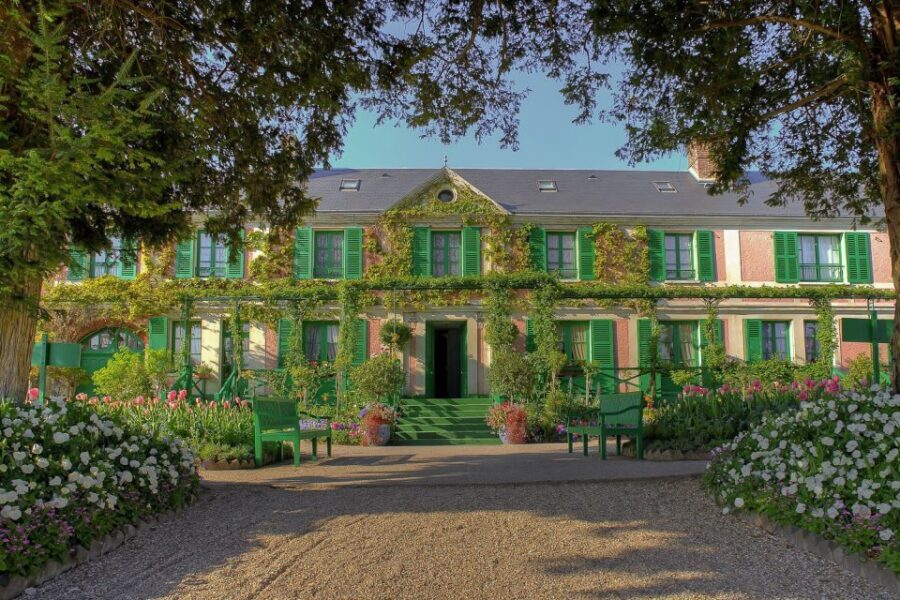 From Paris: Giverny and Versailles Private Full-Day Trip - Versailles Gardens: Where to Wander Without Losing the Day