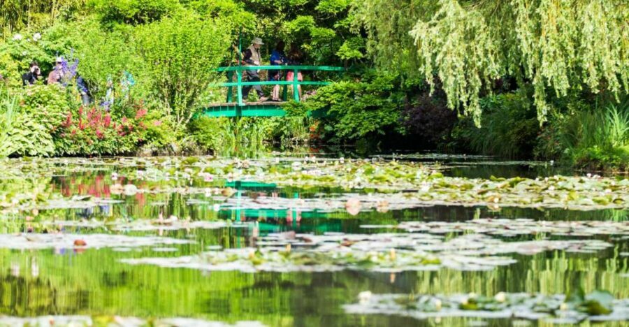 From Paris: Versailles and Giverny Full-Day Trip - Giverny at Monet’s house: how to enjoy it without rushing