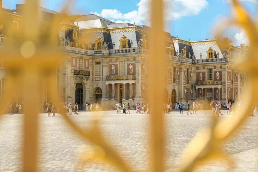 From Paris: Versailles Guided Tour with Skip-the-Line Entry - Fountain Show timing (April to October) and how to plan around it