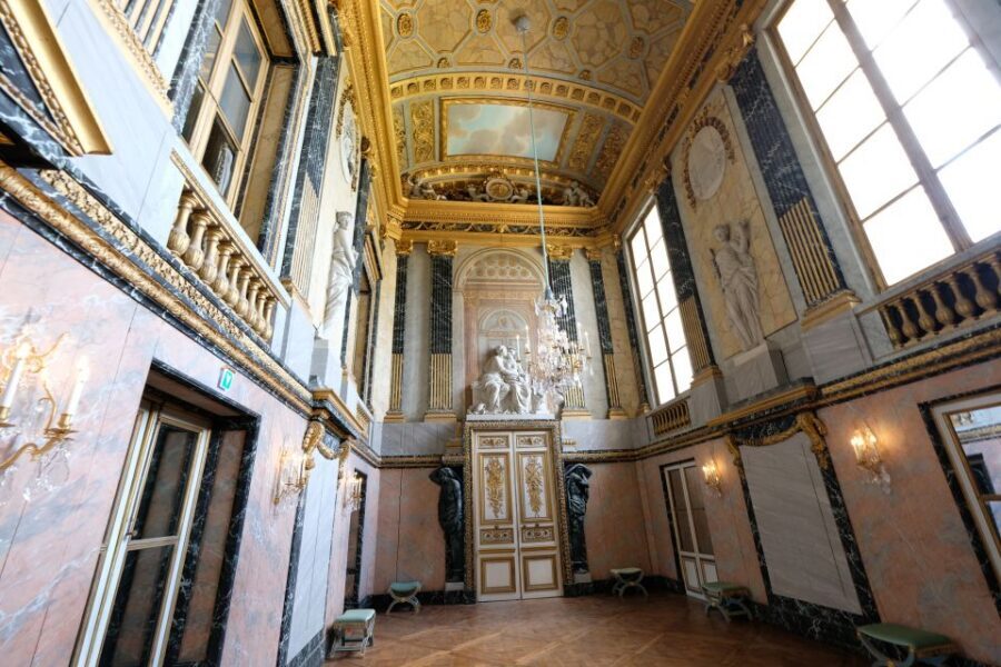 From Paris: Versailles Palace and Gardens Guided Day Trip - What changes with the 1:45 PM King’s Private Apartments upgrade