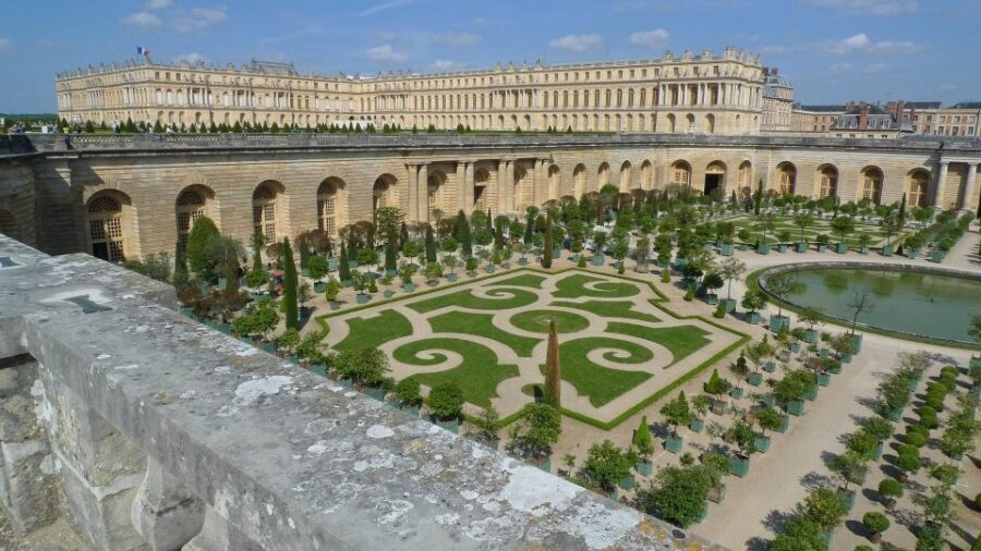 From Paris: Versailles Palace and Gardens Guided Experience - Who this tour is best for