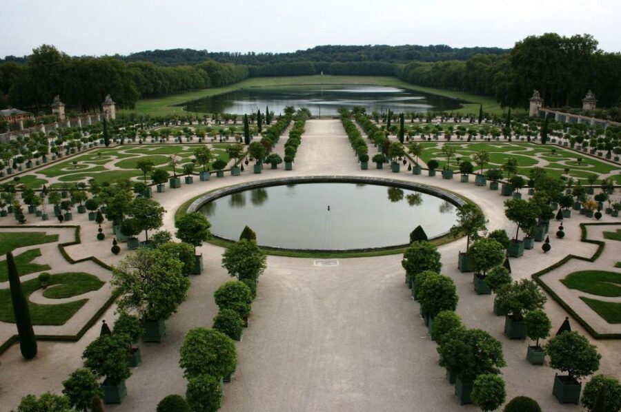 From Paris: Versailles Palace and Gardens Guided Experience - The first big payoff: the gardens, guided and skip-the-line