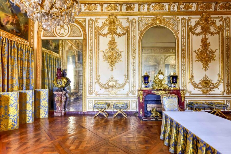 From Paris: Versailles Palace Self Guided & Gardens tickets - Eating, restrooms, and buying souvenirs before you exit