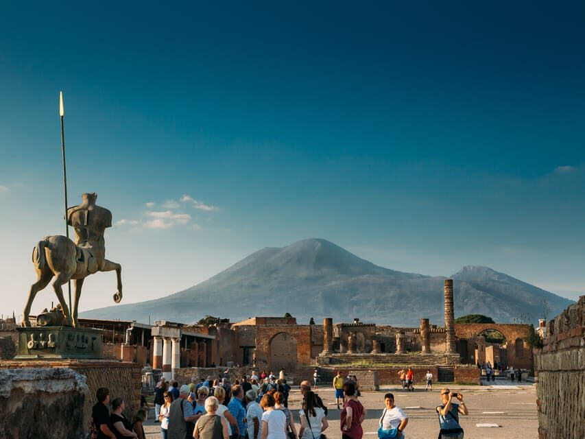 From Salerno: Mount Vesuvius and Pompeii Ruins Day Trip - How the group experience may feel in real life