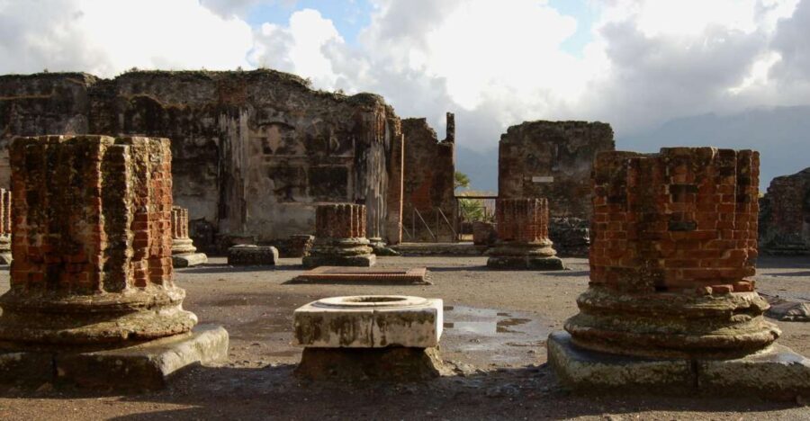 From Sorrento: Herculaneum and Pompeii Group Excursion - Pompeii and Ercolano: what the volcano did to two cities