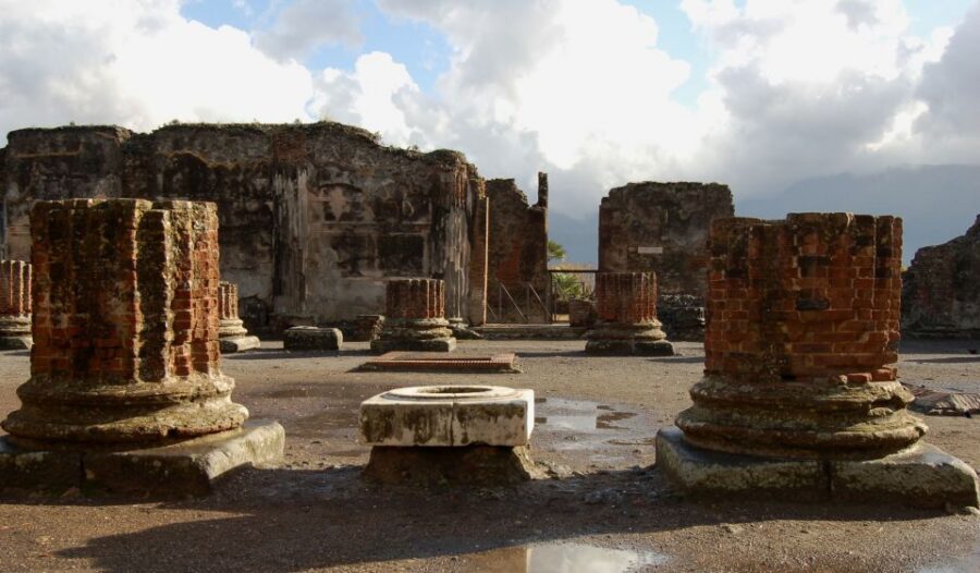 From Sorrento: Herculaneum and Pompeii Group Excursion - Getting from Sorrento to Pompeii with an air-conditioned bus