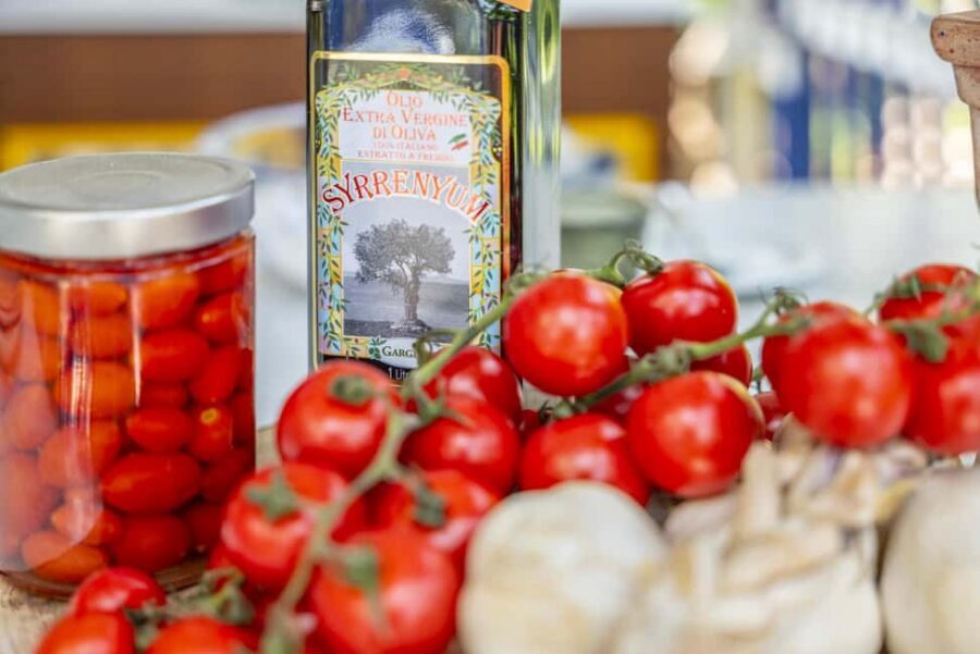 From Sorrento: Pizza-Making Class w/ View of Mount Vesuvius - Olive oil and local tastings before you cook