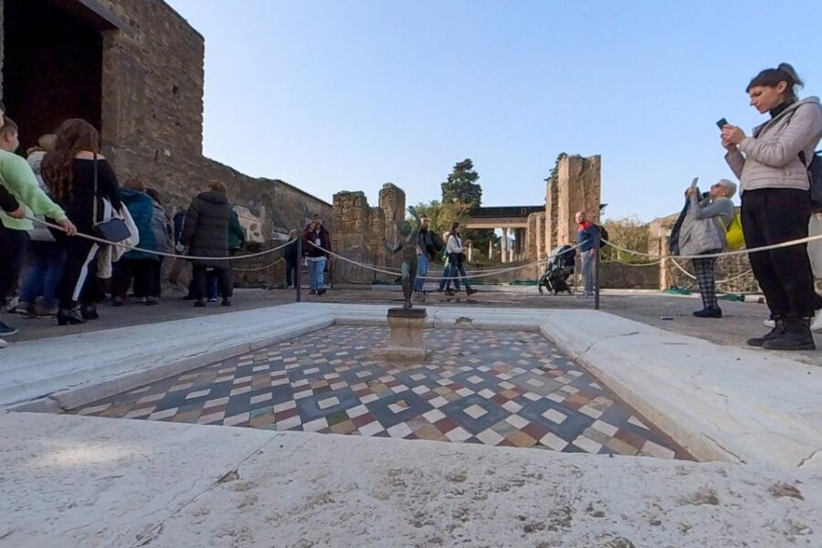 From Sorrento: Pompeii and Vesuvius Guided Tour with Lunch - The Pompeii stops that make the city feel real