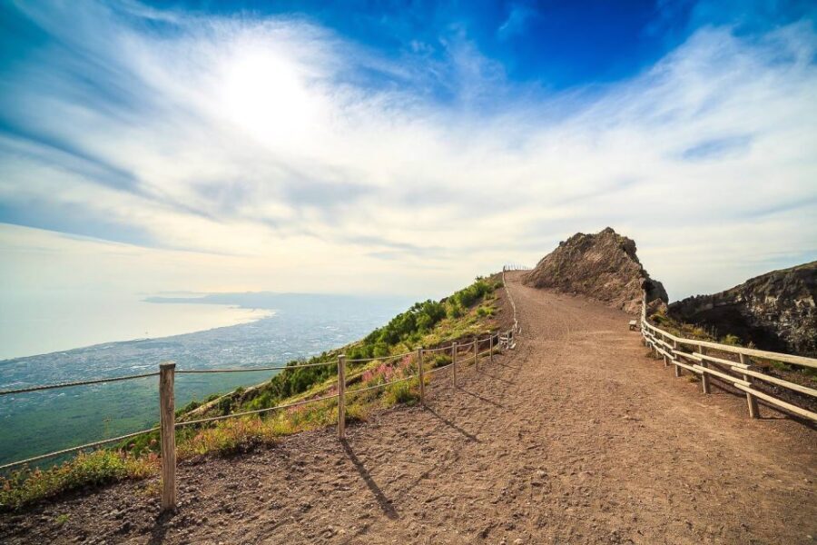 From Sorrento: Pompeii and Vesuvius Tour - From Sorrento by air-conditioned coach: comfort and timing reality