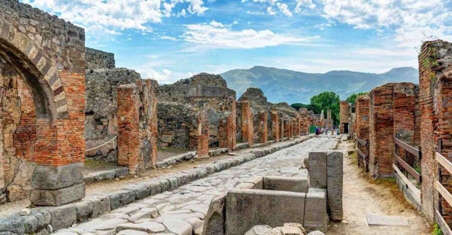 From Sorrento: Pompeii and Vesuvius Tour by Express Train - Start at Tempio Travel Sorrento and keep your day smooth
