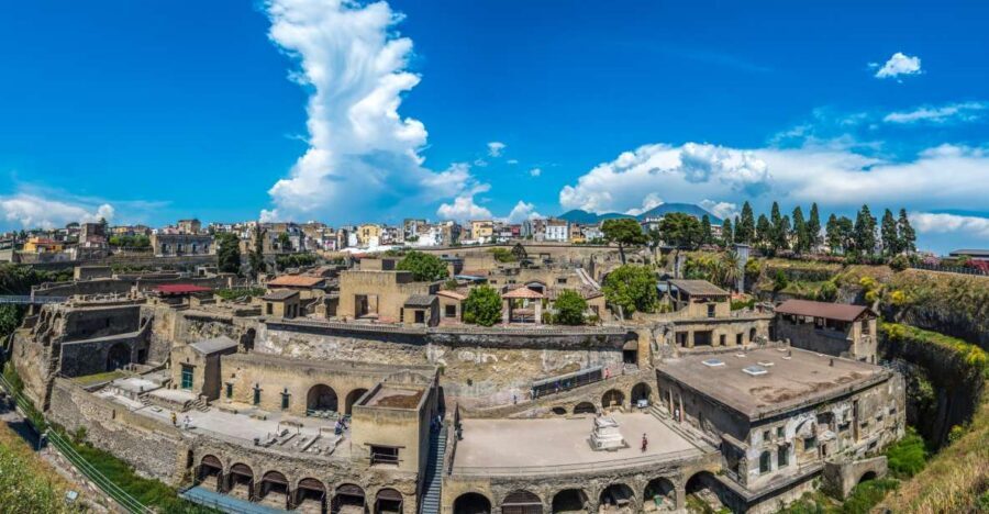From Sorrento: Pompeii by Train with Vesuvius & Guided Tour - Getting from Sorrento to Pompeii by train (and why it matters)