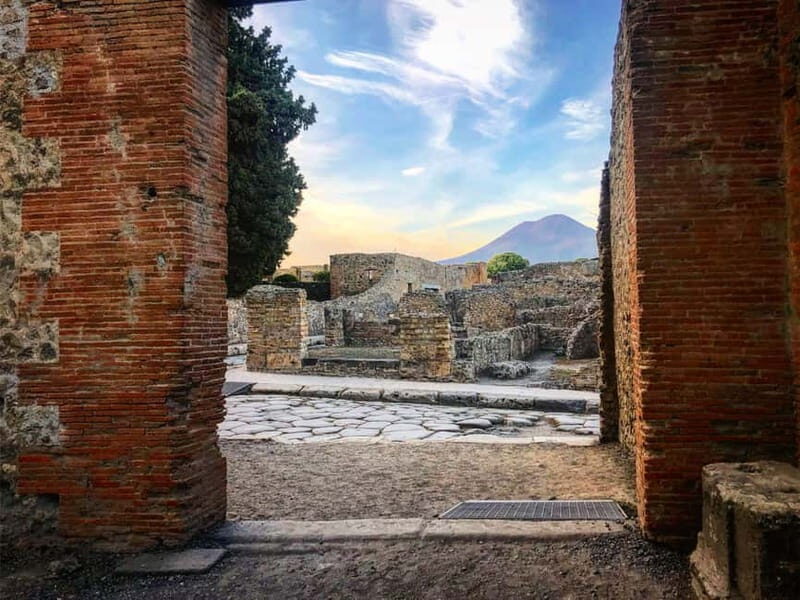 From Sorrento: Pompeii Guided Tour with Skip the Line - From Sorrento pickup to Pompeii arrival: what the start feels like