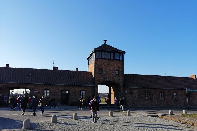 From Warsaw Auschwitz and Krakow one day tour by train with pick up and drop off - Krakow Old Town in 3 hours: what you can realistically see