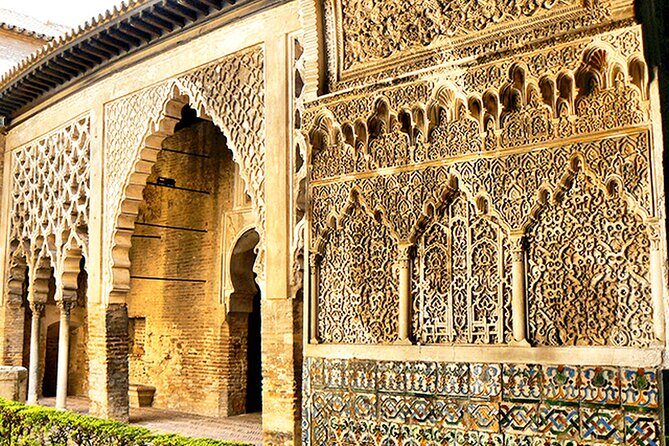 Full Alcázar History Seville and introduction Game of Thrones Tour - Guides and Group Size: Why Your Guide Matters More Than You Think
