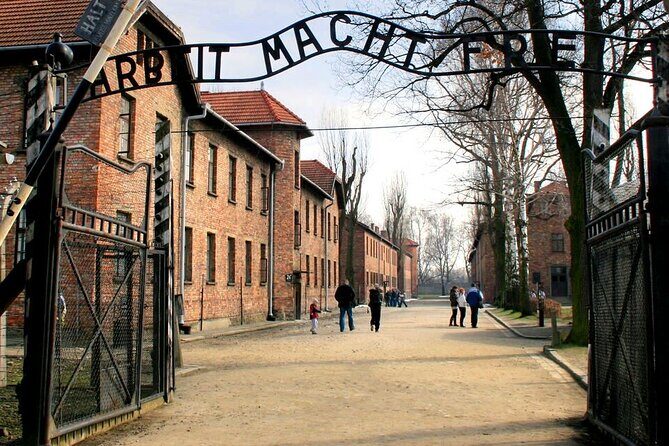 Full-Day Tour of Auschwitz and Wieliczka Salt Mine from Krakow - Wieliczka Salt Mine After Auschwitz: Why the Mood Shift Works