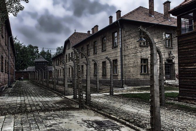 Full-Day Tour of Auschwitz-Birkenau and Salt Mine from Krakow - Auschwitz-Birkenau with a live guide: what you’ll see in about three hours