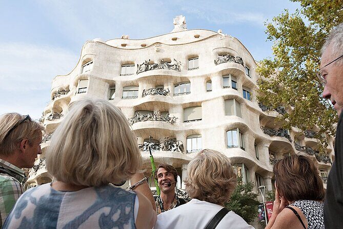 Gaudi & Sagrada Familia Donation-Based Tour in English - Passeig de Gràcia and Manzana de la Discordia: the quick comparison game