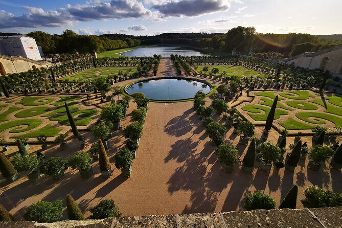 Giverny and Versailles Full Day Private Guided Tour wih Hotel Pickup - Versailles Gardens and Parterre d’Eau: 45 Minutes Outdoors
