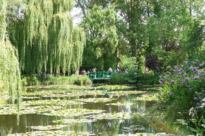 Giverny and Versailles Small Group Day Trip from Paris with Lunch - Crowds and pacing: managing the real-world logistics