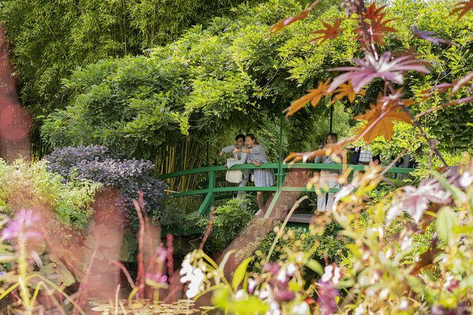 Giverny & Versailles Audio Guided Day Trip with Lunch from Paris - Versailles palace: skip-the-line entry, timed stress, and how to not lose your moment