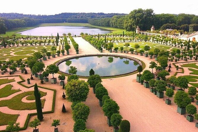 Giverny & Versailles Day Trip From Paris with Professional Guide - Who should book this Giverny and Versailles combination