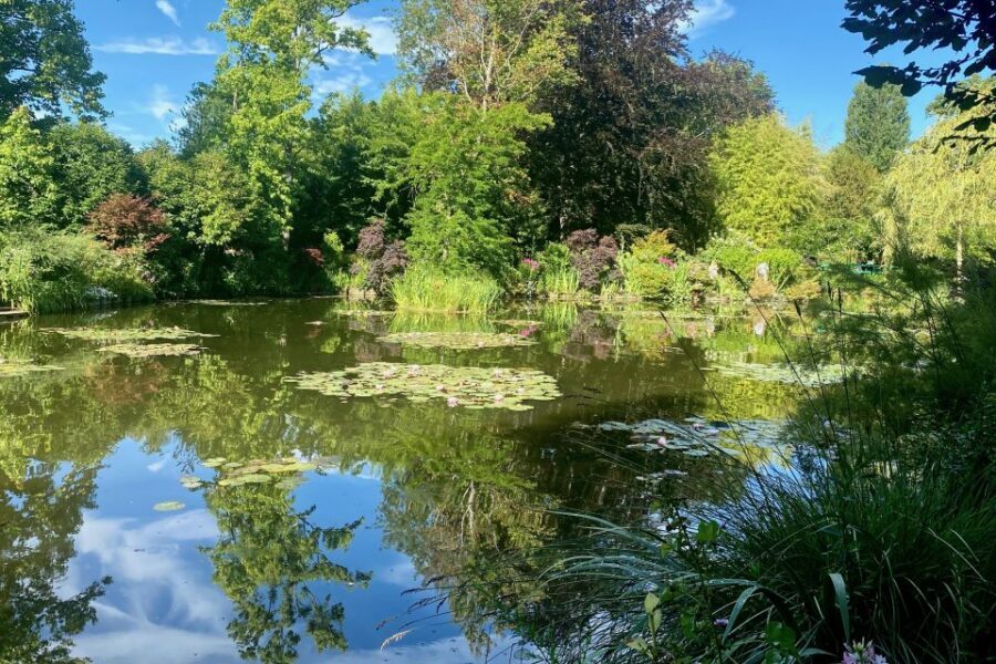 Giverny Versailles Trianon Small Group by Minivan from Paris - The drive to Versailles: listening while you travel