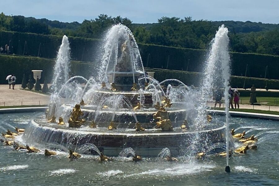 Giverny Versailles Trianon Small Group by Minivan from Paris - Versailles Palace: skip-the-line entry + audio guide structure