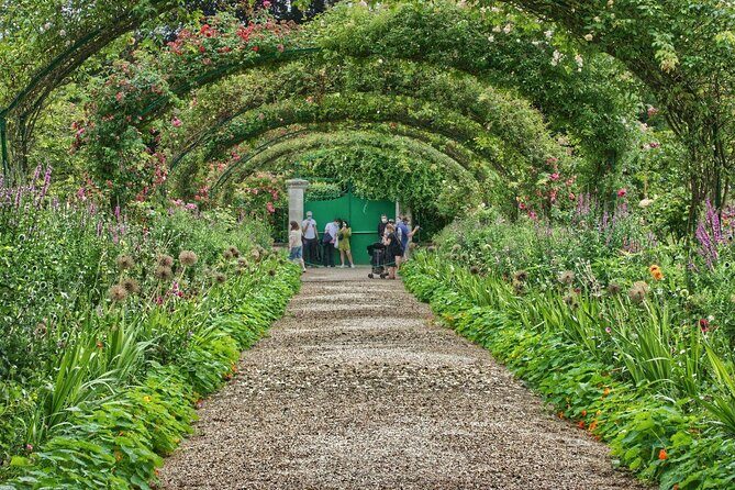 Giverny Versailles Trianon Small Group from Paris by Minivan - Key Things to Know Before You Go