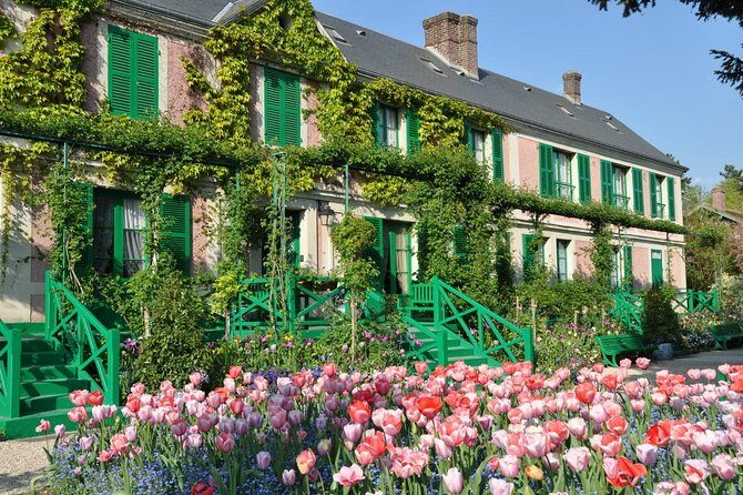 Giverny's House & Gardens plus Versailles Palace Day Trip with Lunch from Paris - Versailles gardens and the Musical Fountain Show schedule