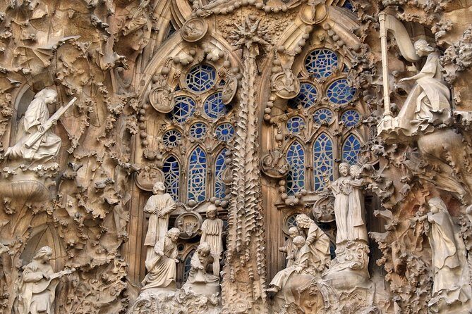 Gothic Quarter Private Tour with Sagrada Familia Skip the Line - Where to meet, where you end, and how not to get stuck