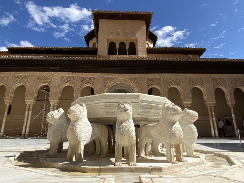 Granada: Alhambra, Alcazaba, and Generalife Private Tour - Entering Alhambra through the Alcazaba Fortress viewpoints