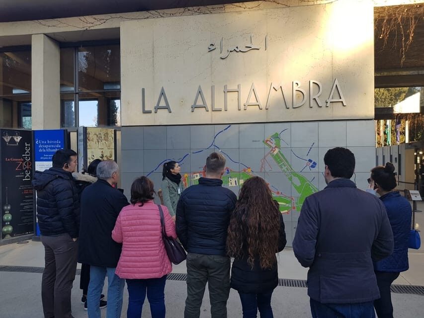 Granada: Alhambra and Albaicín Small Group Tour - Alhambra: How This Tour Keeps You From Wasting Time