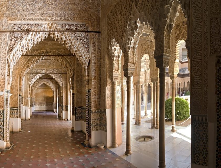 Granada: Alhambra and Albaicín Small Group Tour - Palace of Charles V: A Plot Twist Worth One Quick Walk