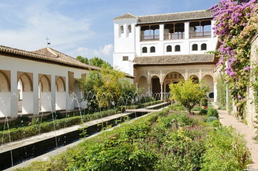 Granada: Alhambra and Generalife Gardens Guided Tour - Which guide style you’ll probably enjoy