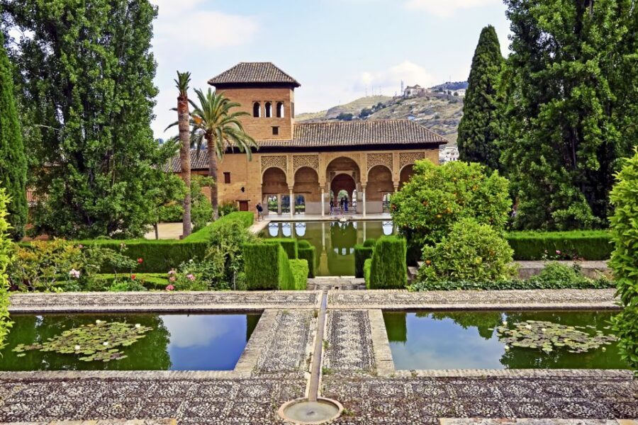 Granada: Alhambra and Generalife Private Fast-Track Tour - Nasrid Palaces: Where the Tour Really Earns Its Time